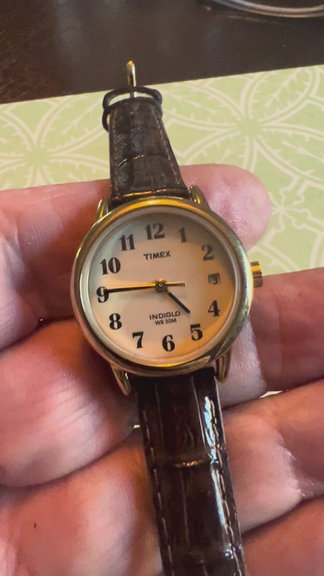 Vintage ladies timex dainty watch runs great bright glow