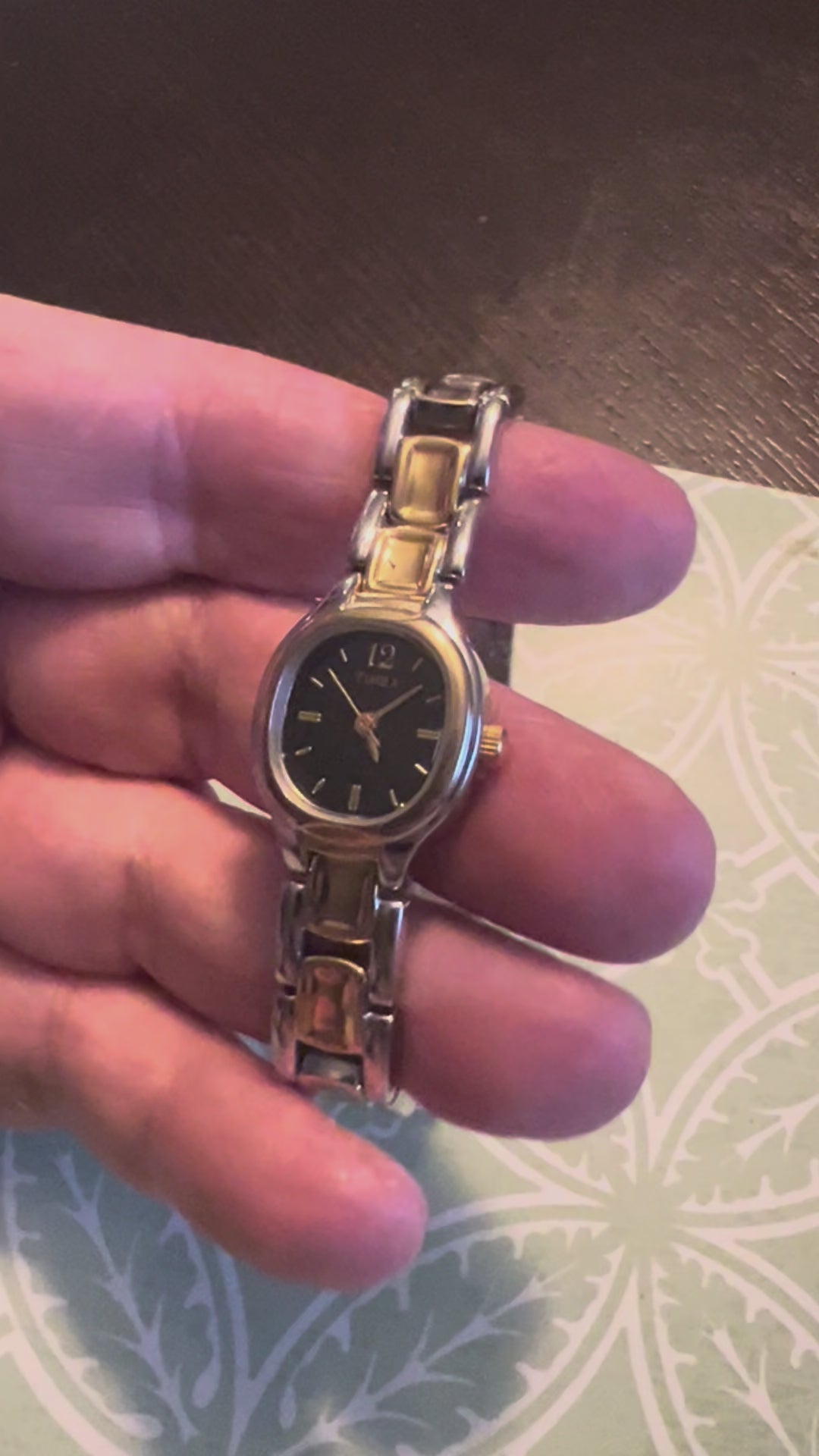 Dainty vintage Timex Ladies 2-tone watch new battery xlnt condition