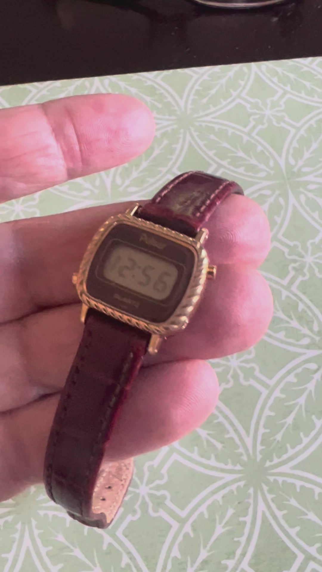 Vintage dainty 1983 Pulsar Y430-4000 ladies watch